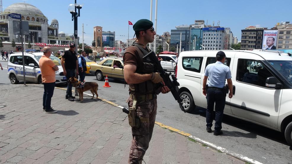 İstanbulda başladı... 180 noktada 2 bin 400 polis...