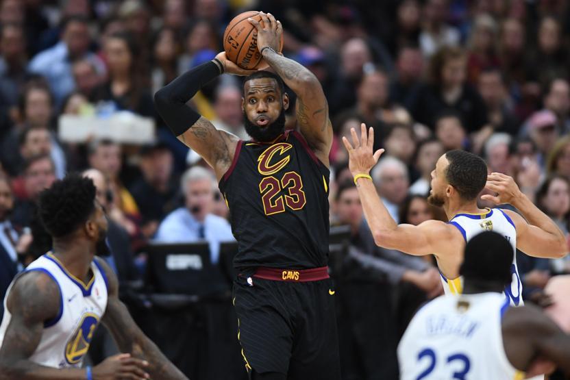154 milyon dolara imza atan LeBron James, 25 saniyede asgari ücretlinin bir yıllık maaşını kazanıyor