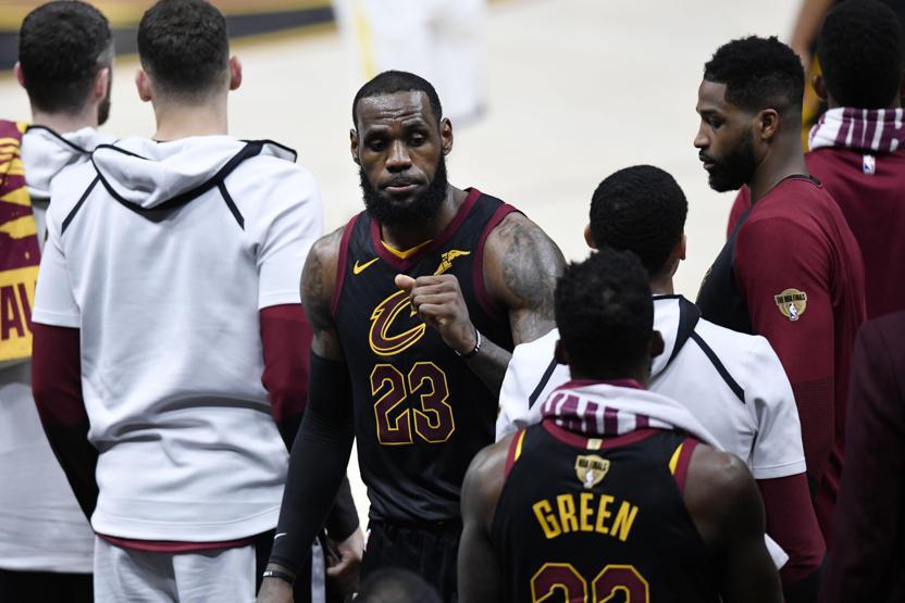 154 milyon dolara imza atan LeBron James, 25 saniyede asgari ücretlinin bir yıllık maaşını kazanıyor