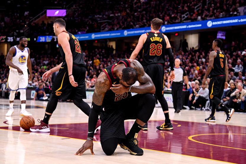 154 milyon dolara imza atan LeBron James, 25 saniyede asgari ücretlinin bir yıllık maaşını kazanıyor