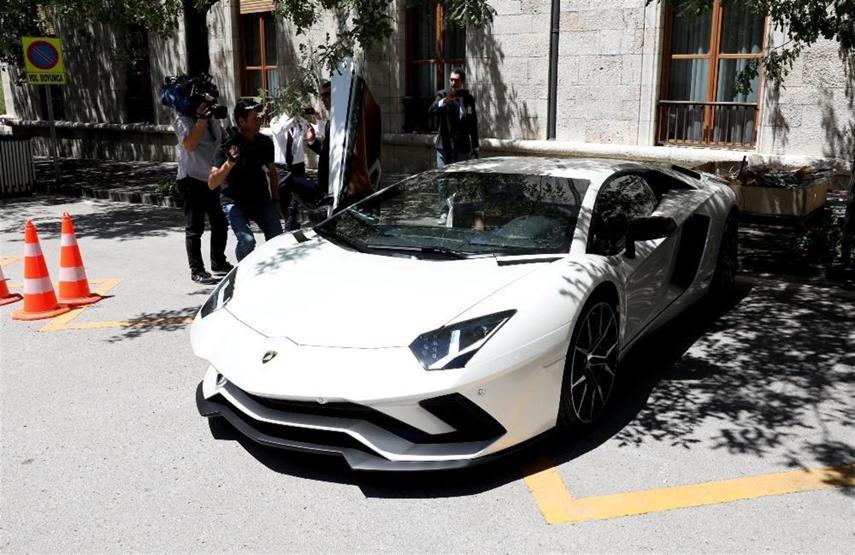 Kenan Sofuoğlu, TBMMye Lamborghini ile geldi