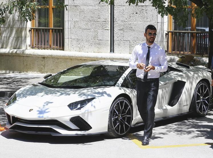 Kenan Sofuoğlu, TBMMye Lamborghini ile geldi