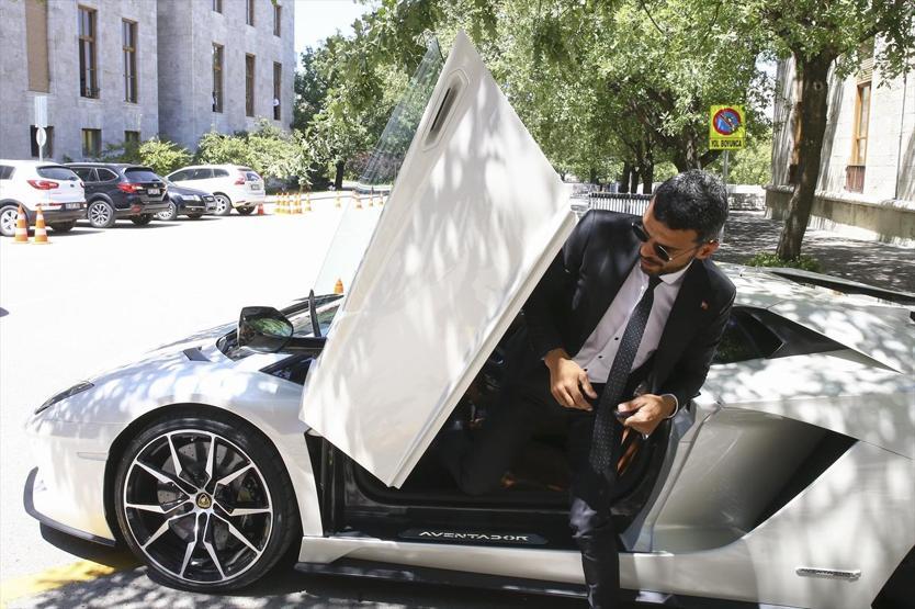 Kenan Sofuoğlu, TBMMye Lamborghini ile geldi