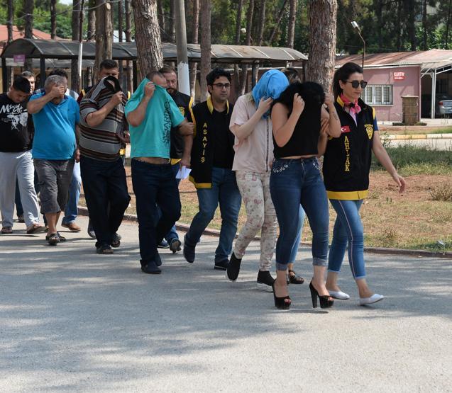 Zorla fuhuş yaptıran 19 kişi gözaltında... İşte çetenin şifreleri