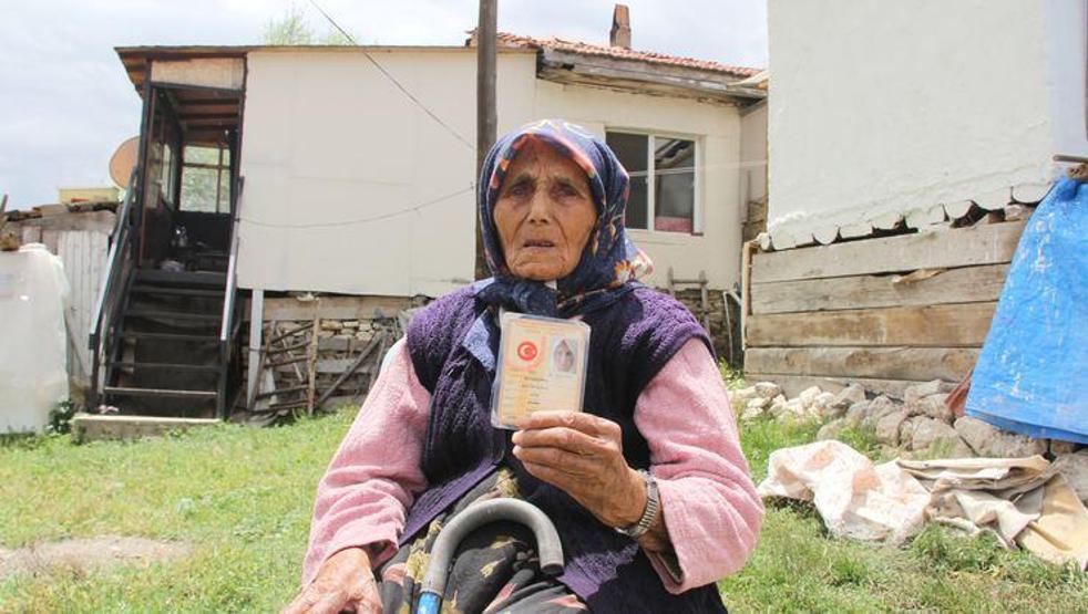105 yaşındaki Ayşe nine: Karnıma yılan girdi ölmedim