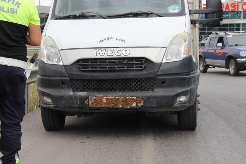 Çamurla plakasını kapattı, 14 bin 500 lira ceza yedi