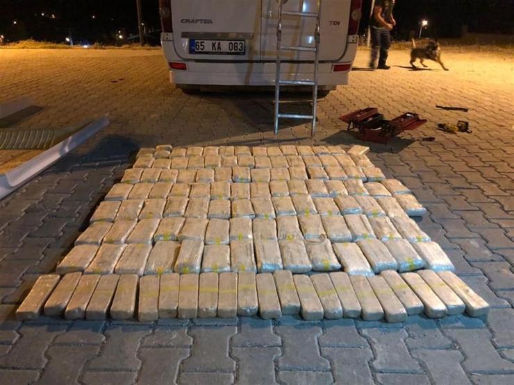 Yolcu minibüsünden 63 kilo eroin çıktı