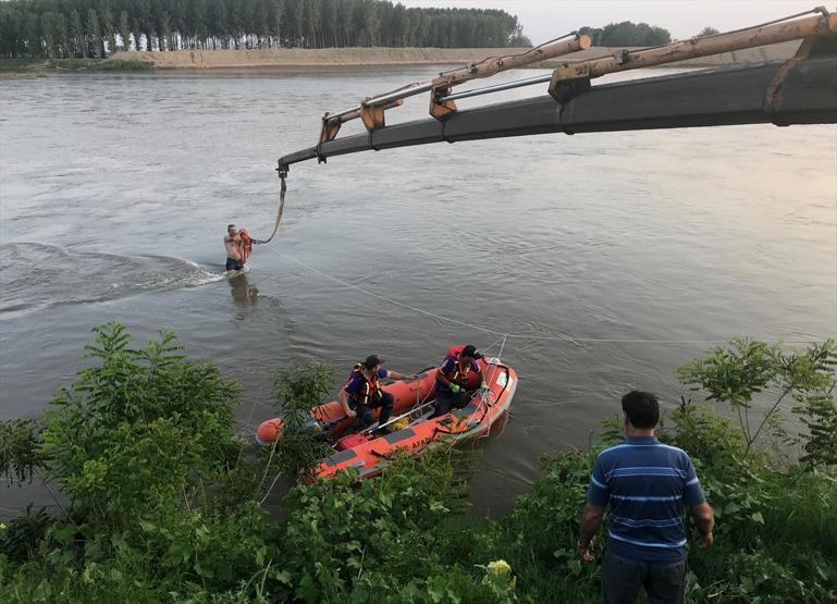 Manzara izlemeye geldiği otomobili Meriç Nehrine düştü