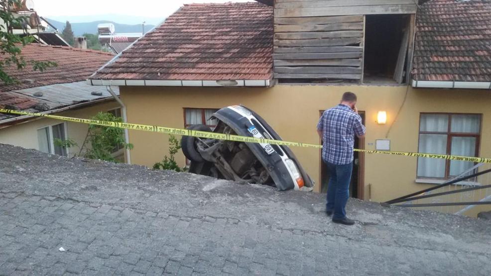 Yokuş aşağı kayan kamyonet dehşet saçtı: 2si çocuk 10 yaralı