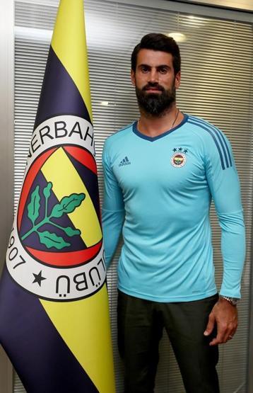 Son dakika Fenerbahçe Volkan Demirelle sözleşme yeniledi