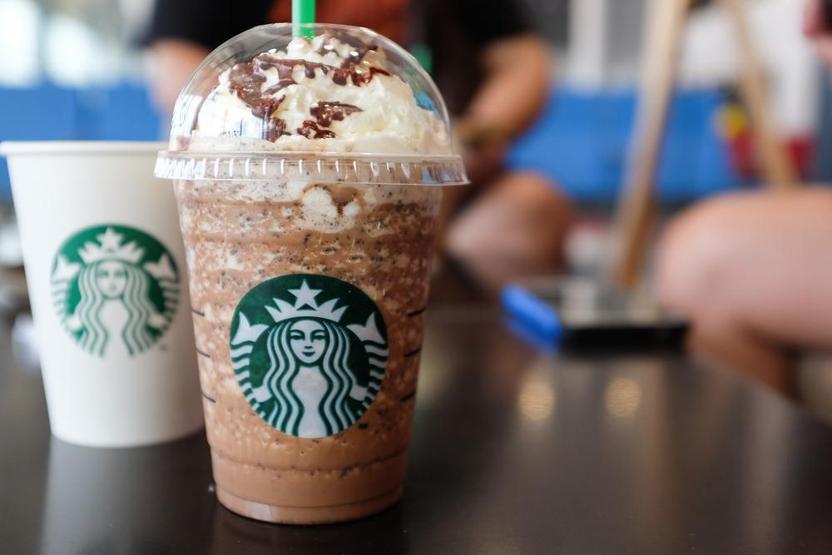 Dünyaca ünlü kahve zinciri Starbuckstan pipet yasağı