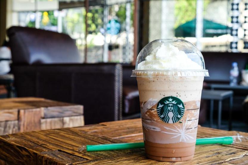 Dünyaca ünlü kahve zinciri Starbuckstan pipet yasağı