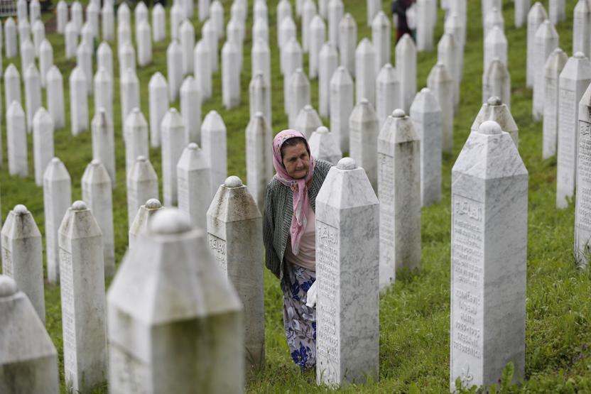 Srebrenitsa kurbanları soykırımın 23. yılında anıldı