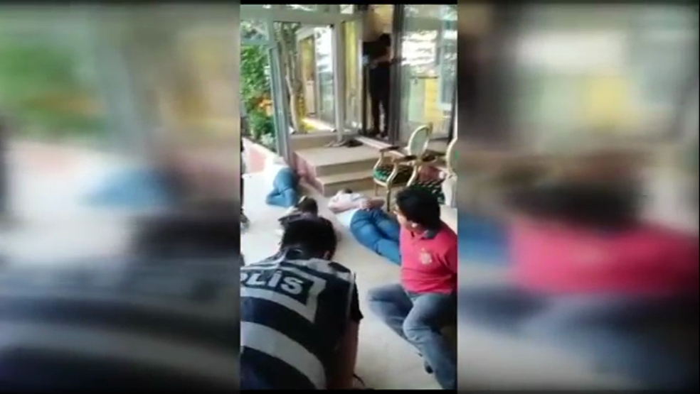 Bu görüntüler ilk kez yayınlandı... İşte Adnan Oktar’ın villasına ilk baskın anı