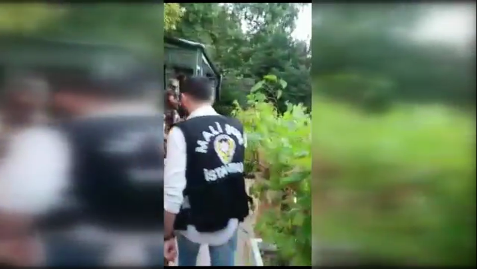 Bu görüntüler ilk kez yayınlandı... İşte Adnan Oktar’ın villasına ilk baskın anı