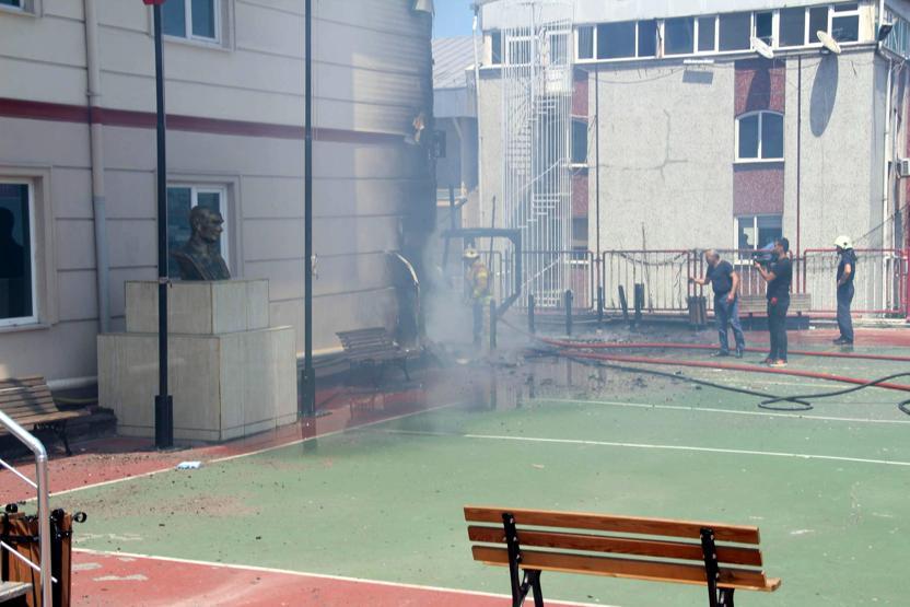 Fatihte okul bahçesinde yangın