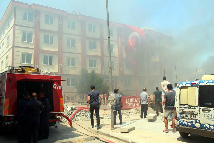 Fatihte okul bahçesinde yangın