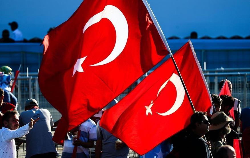 15 Temmuz Şehitler Köprüsünde oluşturulan alanı vatandaşlar doldurdu