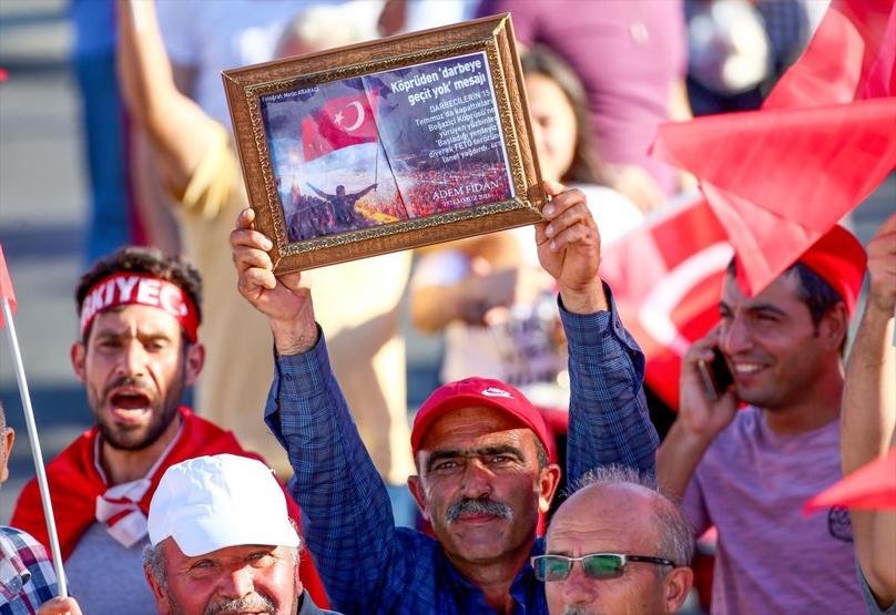15 Temmuz Şehitler Köprüsünde oluşturulan alanı vatandaşlar doldurdu