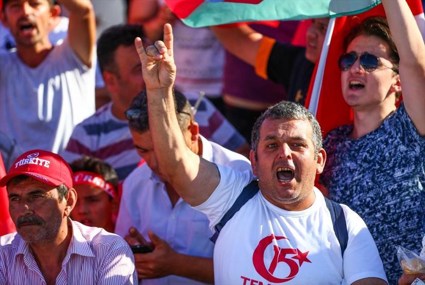 15 Temmuz Şehitler Köprüsünde oluşturulan alanı vatandaşlar doldurdu