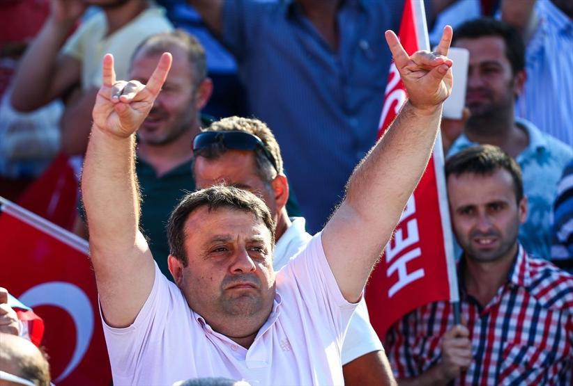 15 Temmuz Şehitler Köprüsünde oluşturulan alanı vatandaşlar doldurdu