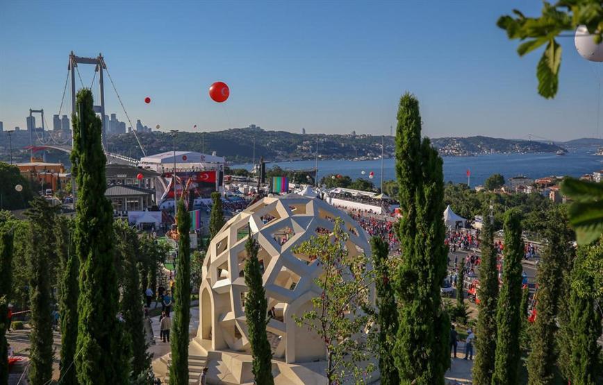 15 Temmuz Şehitler Köprüsünde oluşturulan alanı vatandaşlar doldurdu