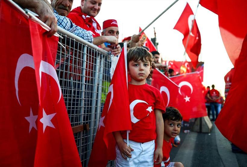 15 Temmuz Şehitler Köprüsünde oluşturulan alanı vatandaşlar doldurdu