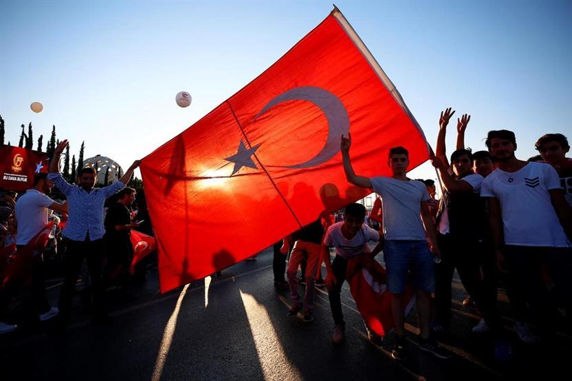 15 Temmuz Şehitler Köprüsünde oluşturulan alanı vatandaşlar doldurdu