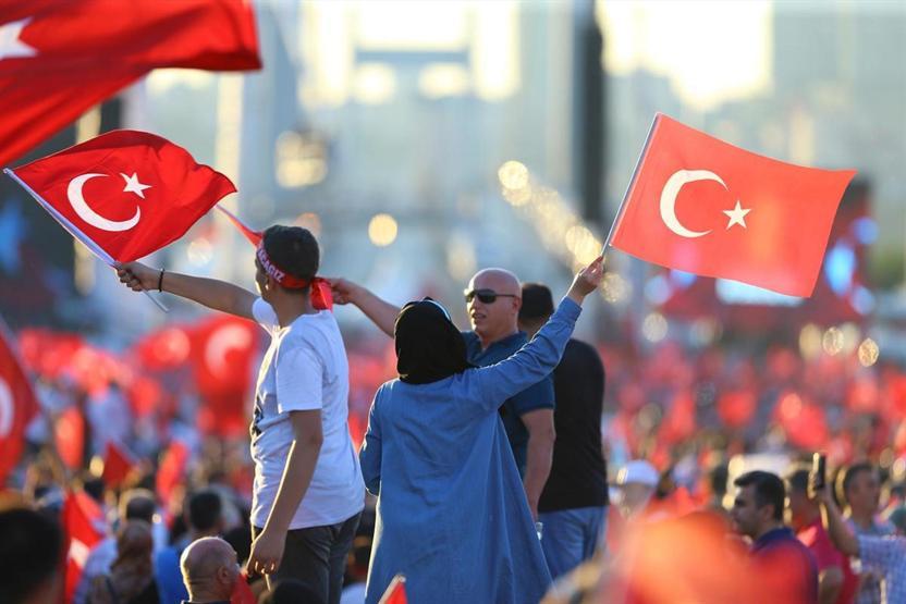 15 Temmuz Şehitler Köprüsünde oluşturulan alanı vatandaşlar doldurdu