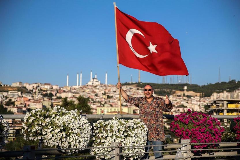 15 Temmuz Şehitler Köprüsünde oluşturulan alanı vatandaşlar doldurdu