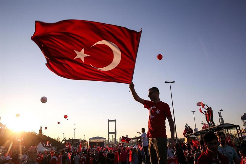 15 Temmuz Şehitler Köprüsünde oluşturulan alanı vatandaşlar doldurdu