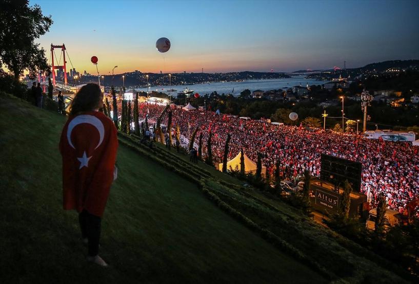 15 Temmuz Şehitler Köprüsünde oluşturulan alanı vatandaşlar doldurdu