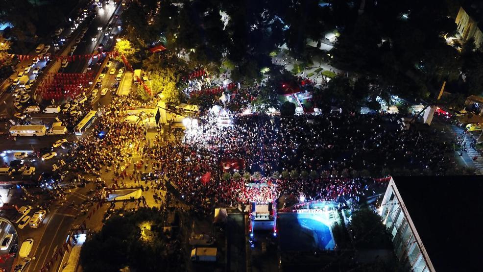 İBB önünde 15 Temmuz anması