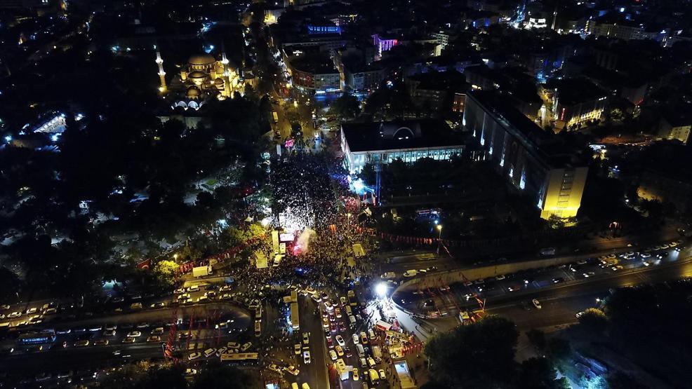 İBB önünde 15 Temmuz anması