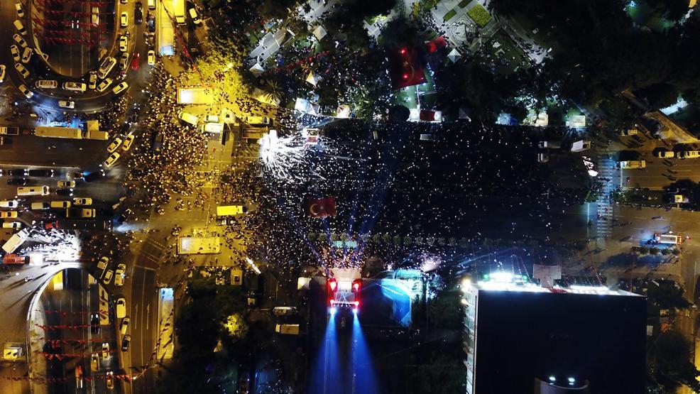 İBB önünde 15 Temmuz anması
