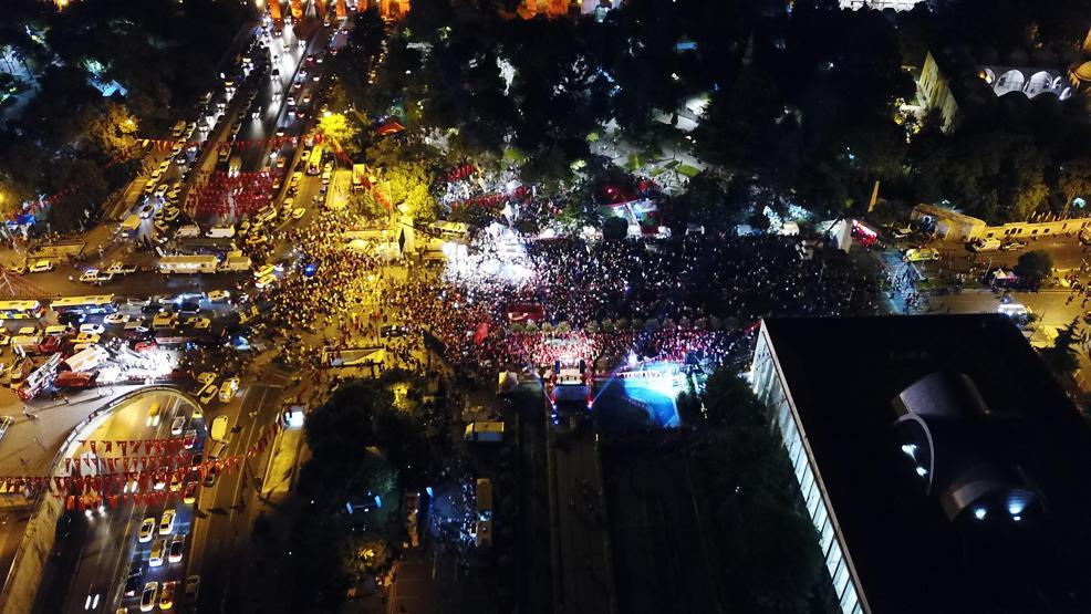 İBB önünde 15 Temmuz anması