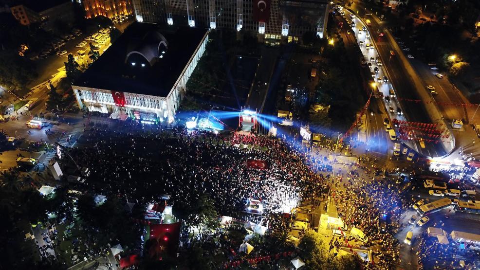 İBB önünde 15 Temmuz anması
