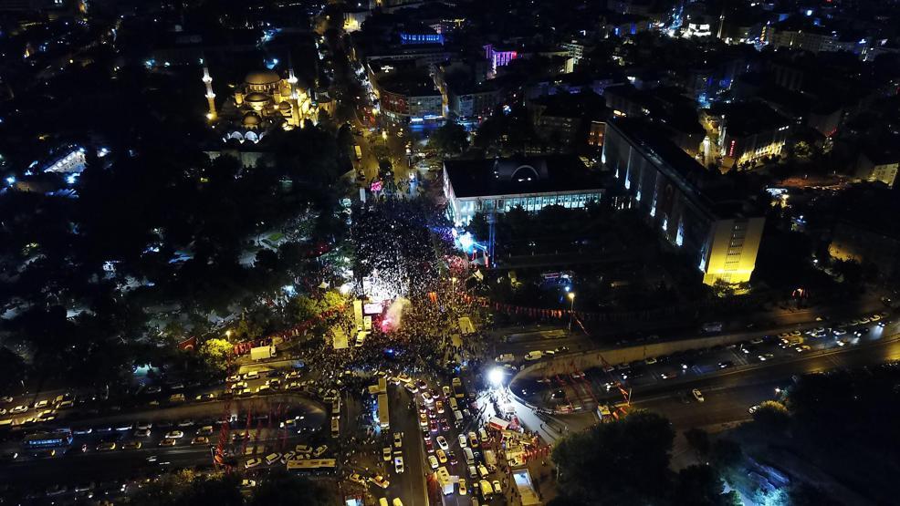 İBB önünde 15 Temmuz anması