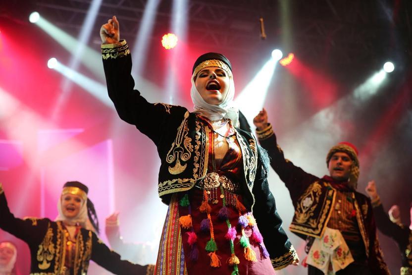 Bursada muhteşem halk dansları gösterisi