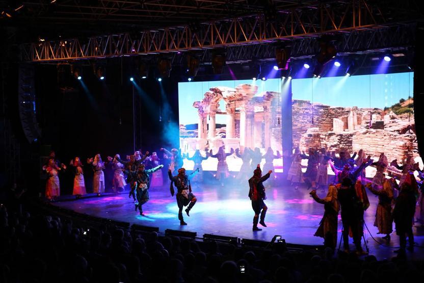 Bursada muhteşem halk dansları gösterisi