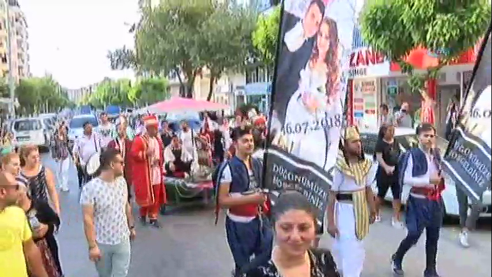 Bu kentte deniz yok ama... Gelini kayıkla aldı