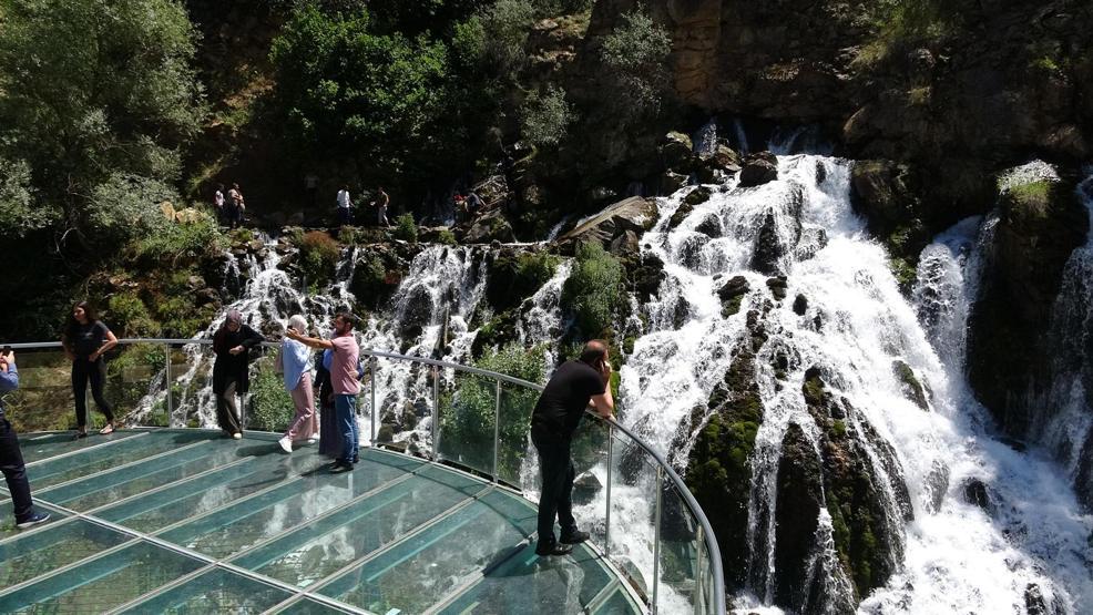 40 gözeli Tomara Şelalesi’ne ziyaretçi akını