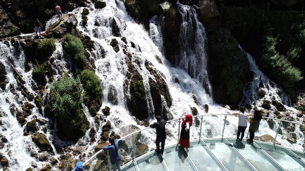 40 gözeli Tomara Şelalesi’ne ziyaretçi akını
