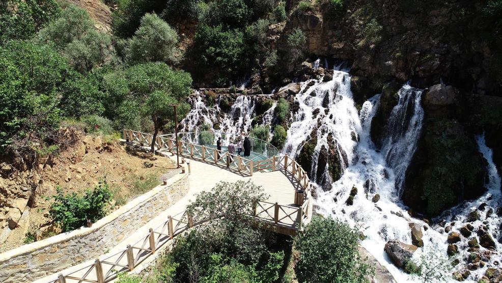 40 gözeli Tomara Şelalesi’ne ziyaretçi akını