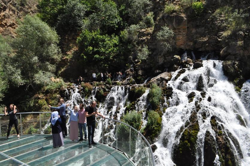 40 gözeli Tomara Şelalesi’ne ziyaretçi akını