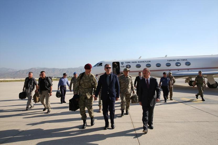 Hulusi Akar sınırın sıfır noktasında