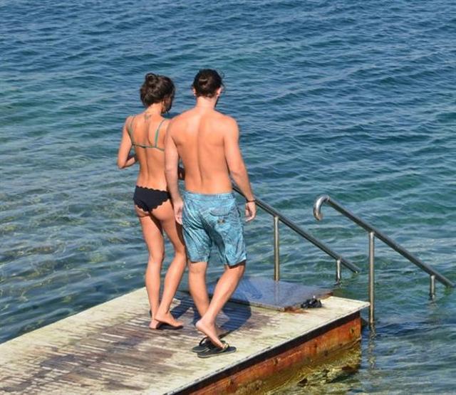 Berrak Tüzünataç ve Birkan Sokullu tatil sezonunu açtı