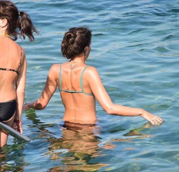 Berrak Tüzünataç ve Birkan Sokullu tatil sezonunu açtı