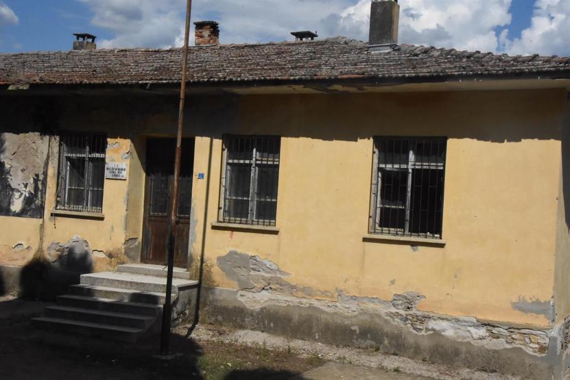 Köy okulları samanlık oldu