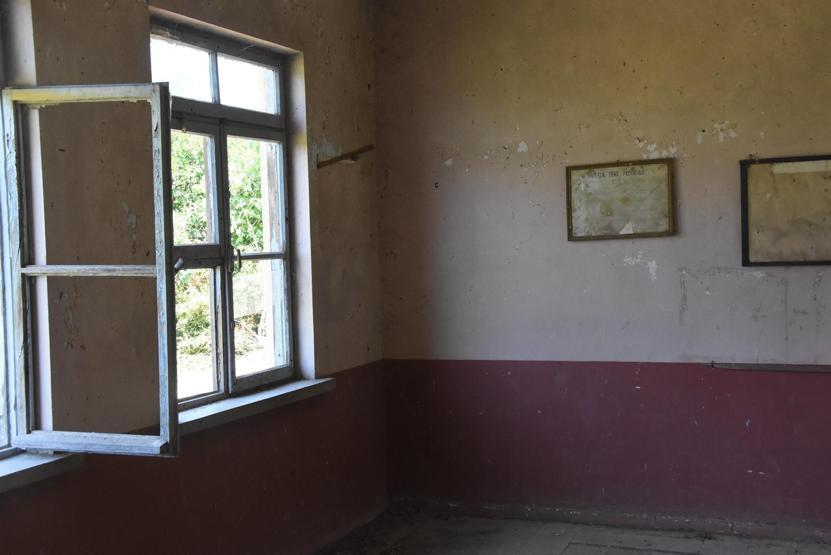 Köy okulları samanlık oldu